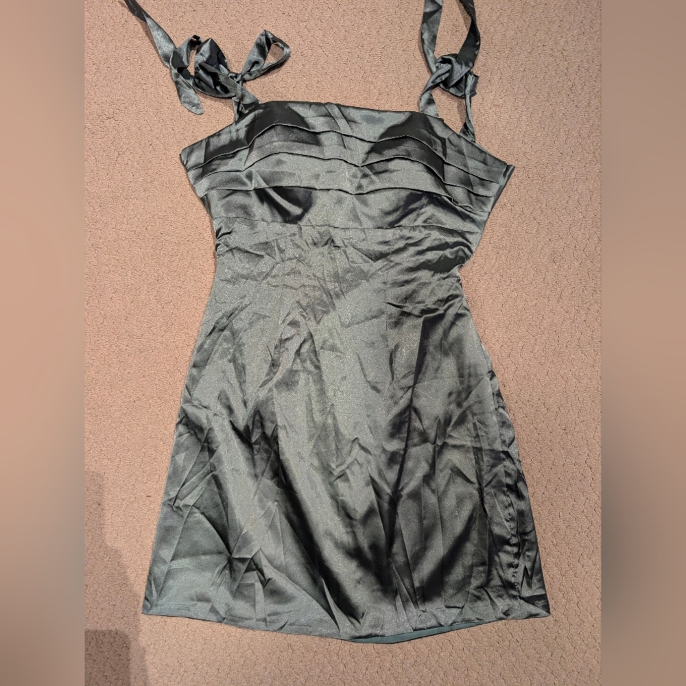 Water Your Love Green Satin Dress NWT Women's Size 6 - Picture 2 of 3